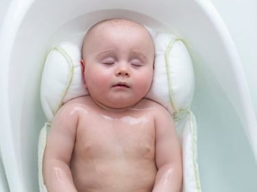 赤ちゃん用バスマットおすすめ5選 使い方も確認してバタバタのお風呂をスムーズに バスタイムクラブ